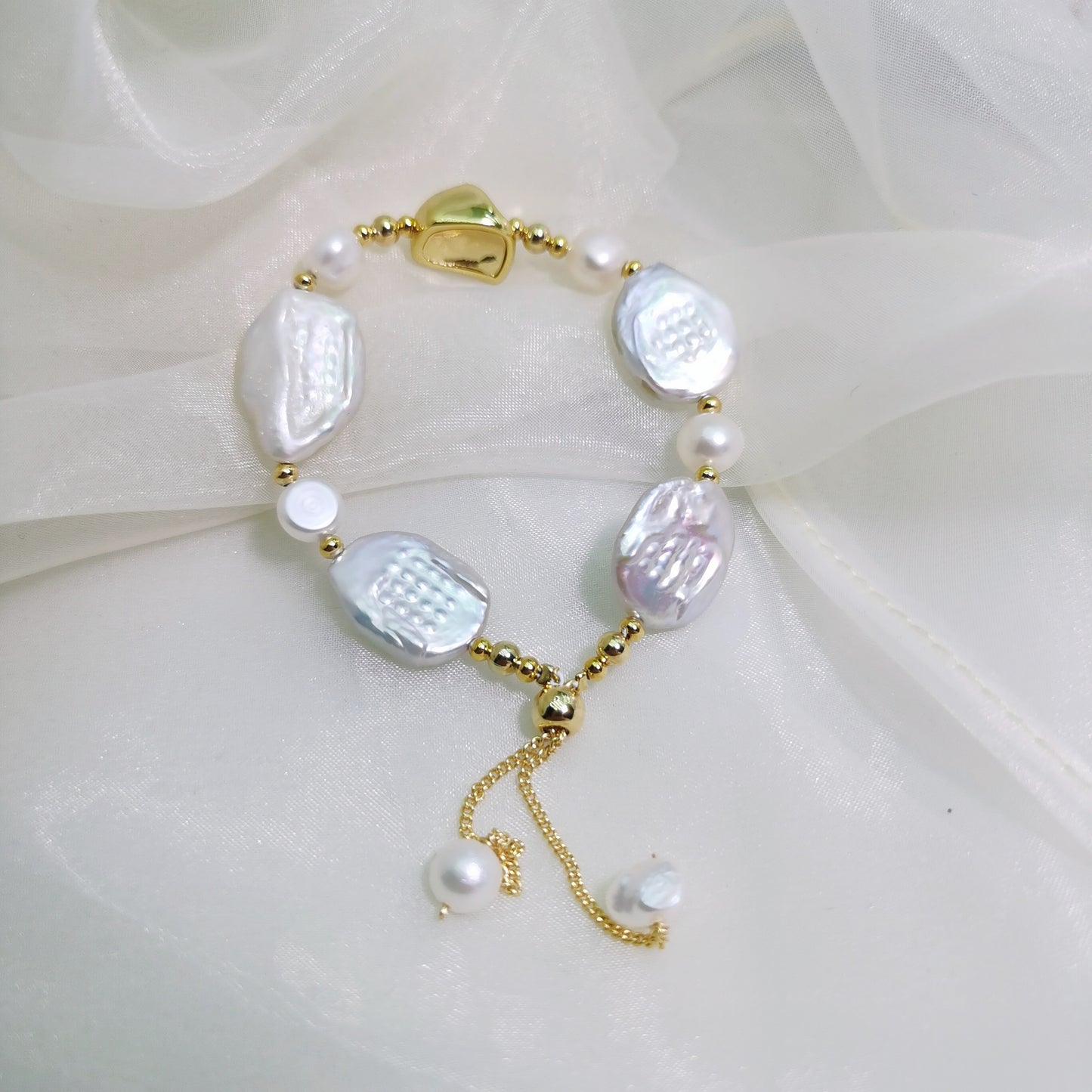 A012 Fashionable Baroque Pearl Bracelet