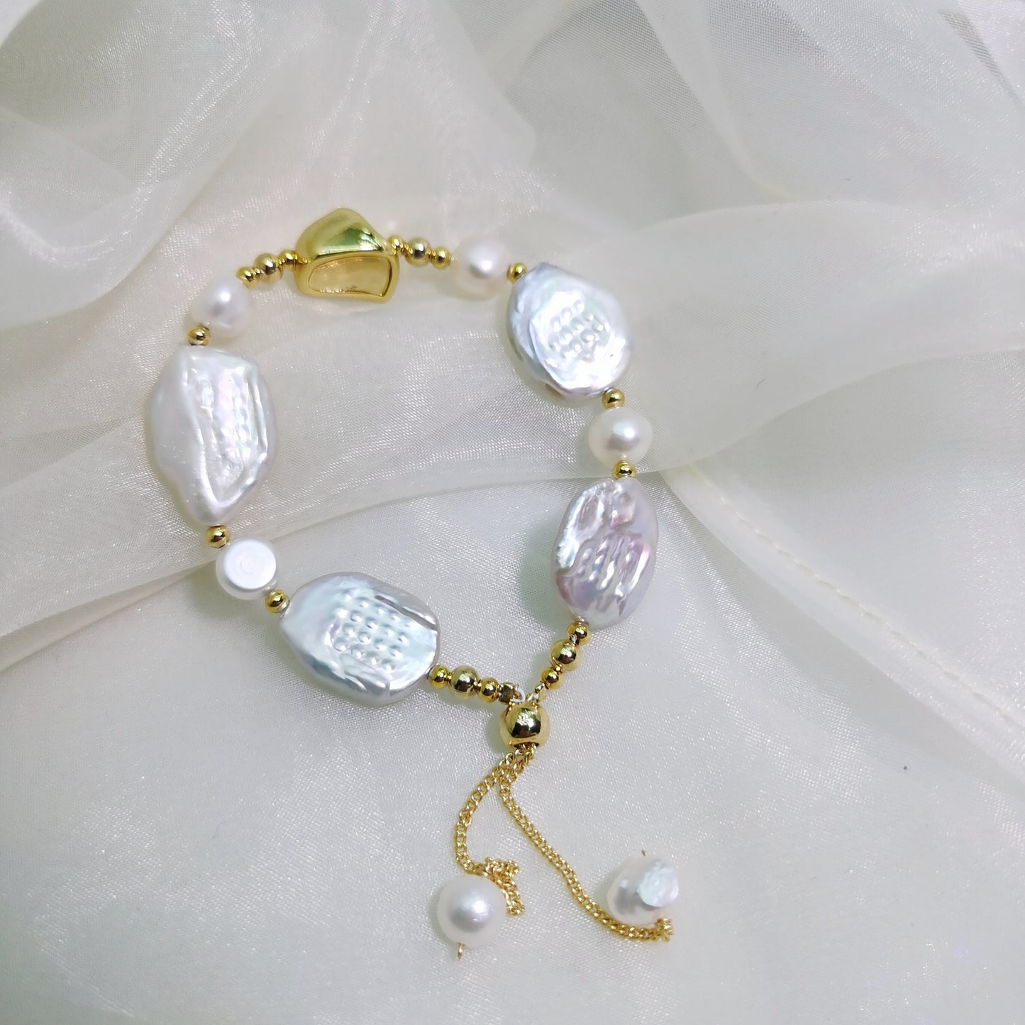 A012 Fashionable Baroque Pearl Bracelet