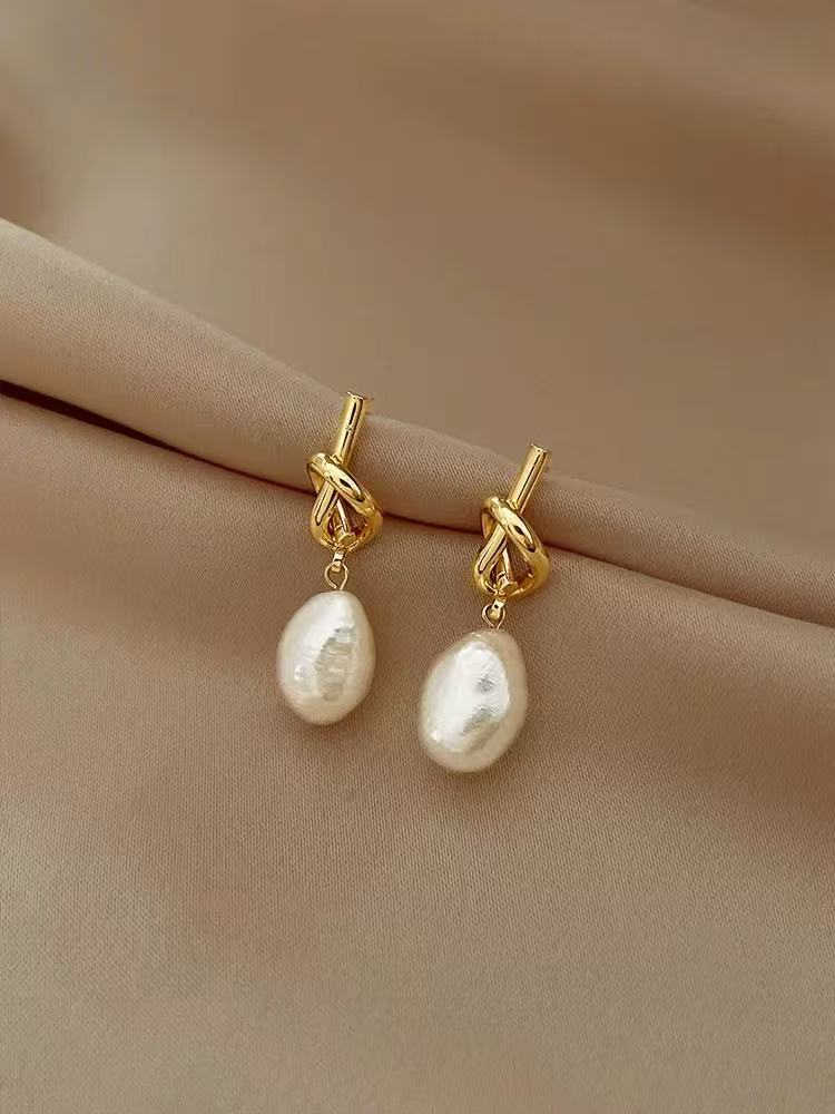 S925 Sliver gold plated Knot design Freshwater Pearl earrings（8mm）