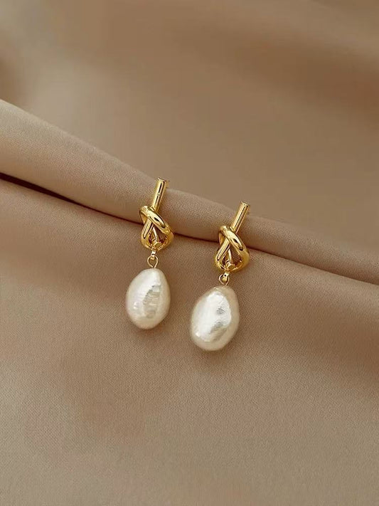S925 Sliver gold plated Knot design Freshwater Pearl earrings（8mm）